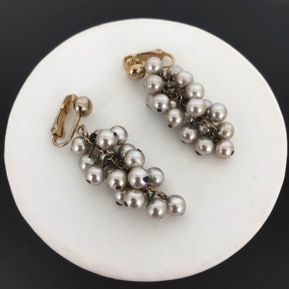 Vintage Pearl Cluster Dangle Clip On Earrings Collectable Estate Costume Jewelry - Picture 2 of 10